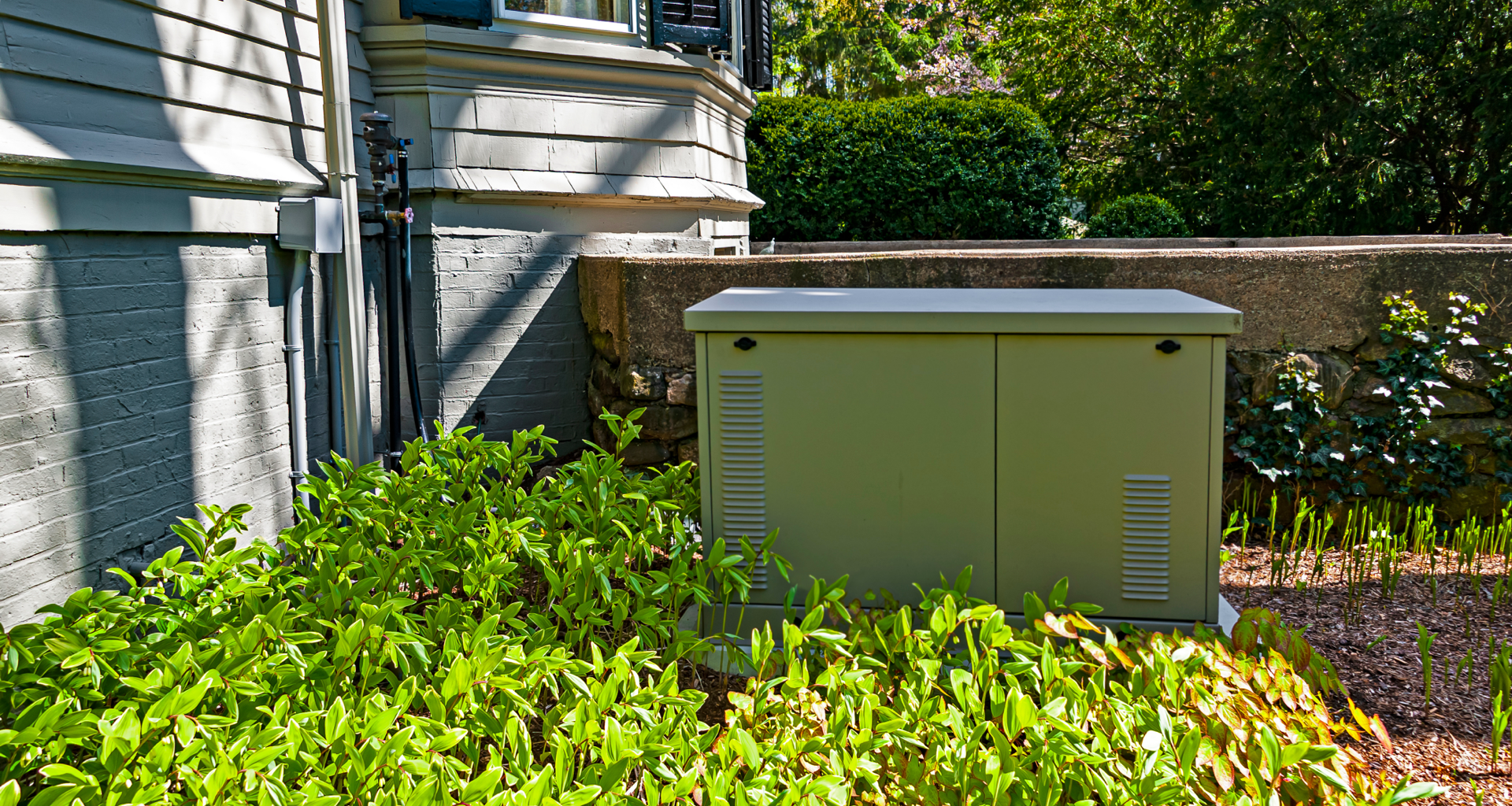 Residential Emergency Generators vs Electric Battery Storage for Your Home: Evaluating the Options