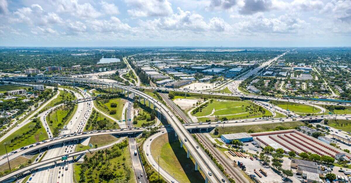 Visual of highways from above, indicating the utilization of Florida EV incentives for achieving maximum savings